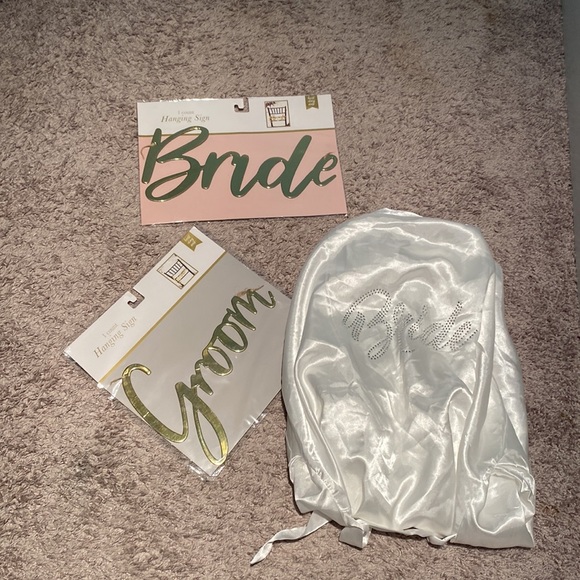 Bride robe with free bride and groom sign - Picture 2 of 5